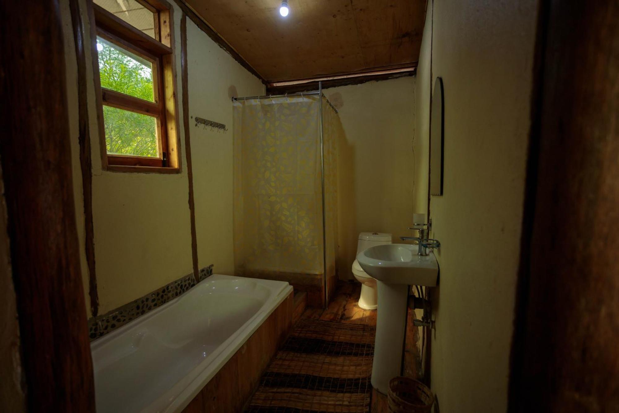 Kasenda Lake Mwamba Lodge מראה חיצוני תמונה