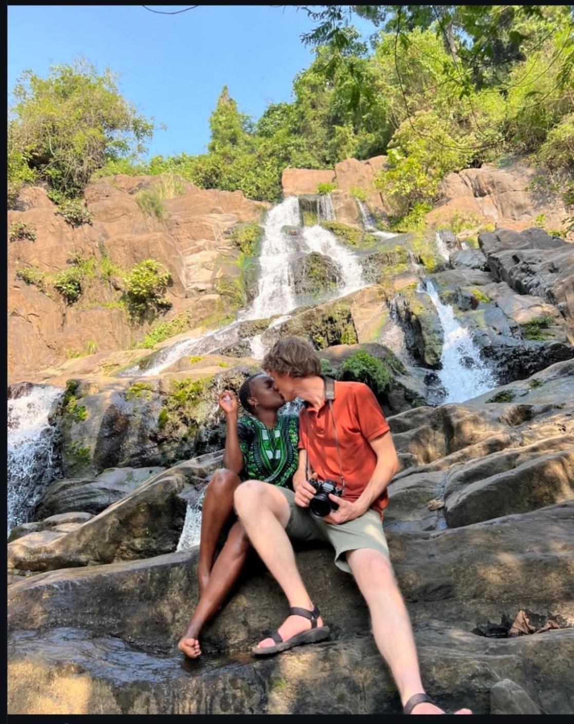 Kasenda Lake Mwamba Lodge מראה חיצוני תמונה